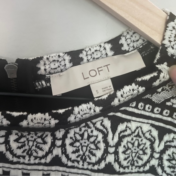 Loft Black & White Textured Geometric Western Aztec Shift Dress - Size Small - Picture 6 of 7